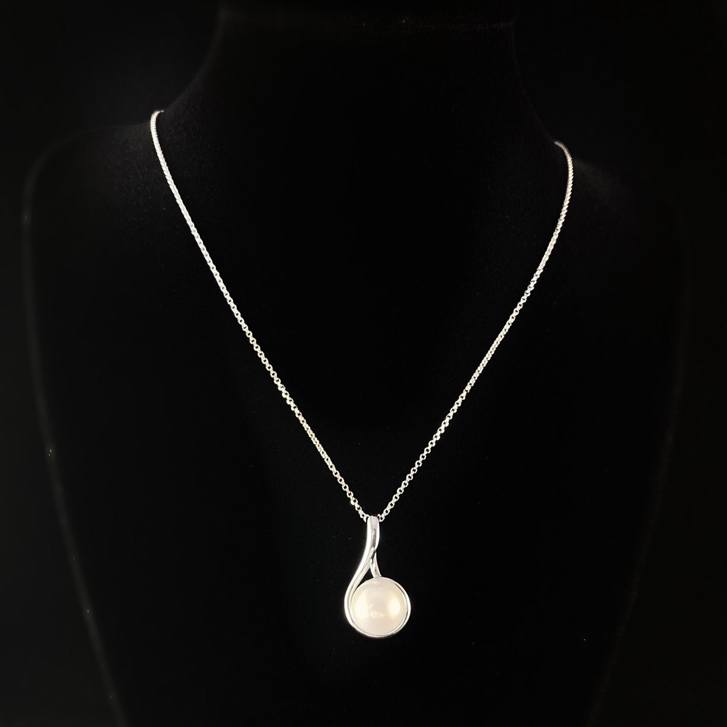 925 Sterling Silver and Large Pearl Pendant - Elle Jewelry