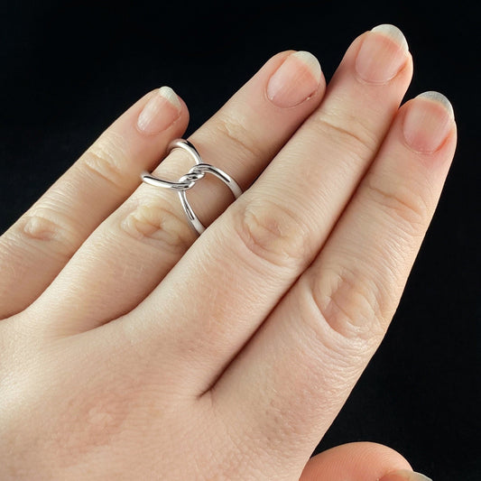 925 Sterling Silver Minimalist Twist Ring - Elle Jewelry