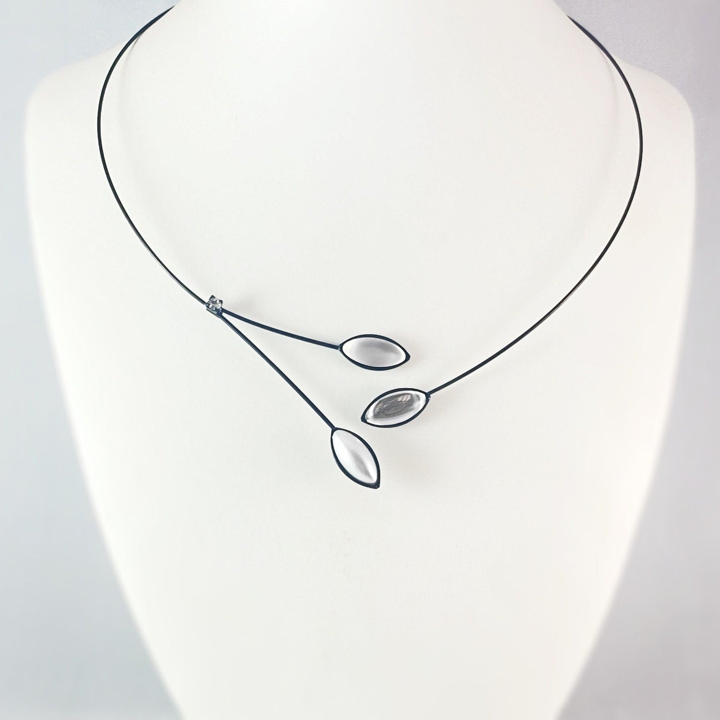 Black Memory Wire Floral Necklace with Handmade Glass Beads, Hypoallergenic, White/Shiny White/White Pearl - Kristina