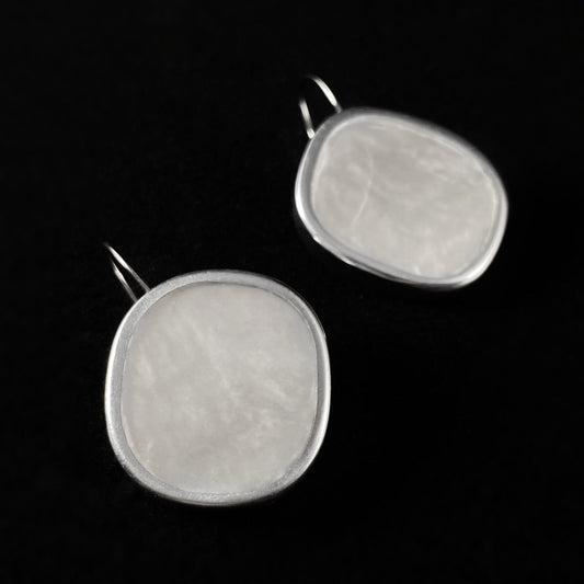 Handmade Resin and Shell White Simple Earrings, Hypoallergenic - Origin