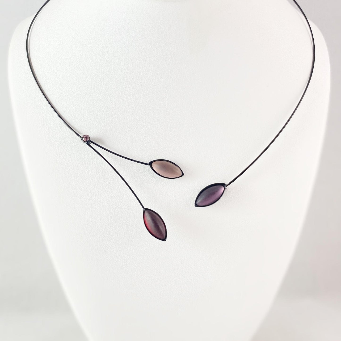 Black Memory Wire Floral Necklace with Handmade Glass Beads, Hypoallergenic, Violet - Kristina