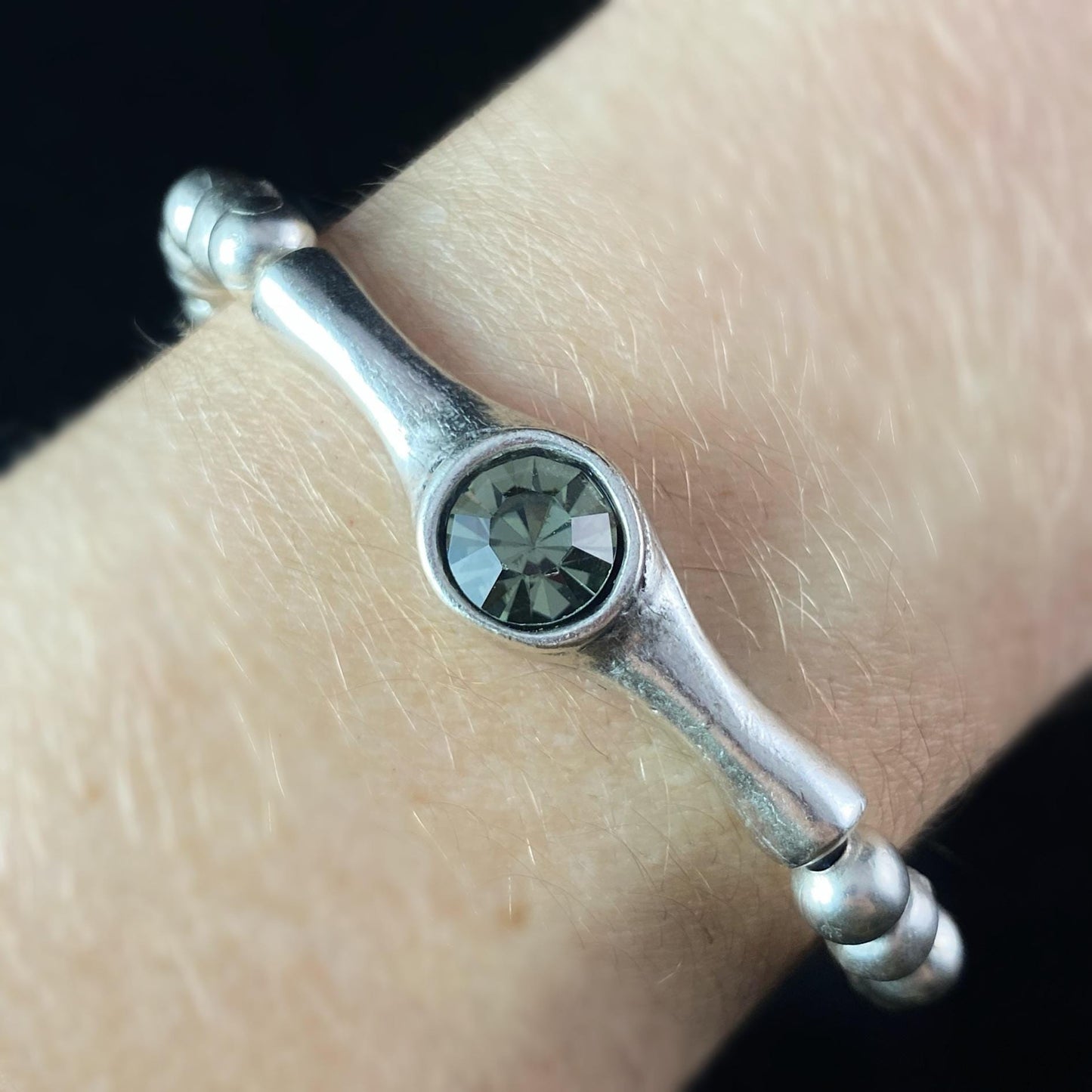 Silver Beaded Bracelet with Olive Crystal, Handmade, Nickel Free - Noir