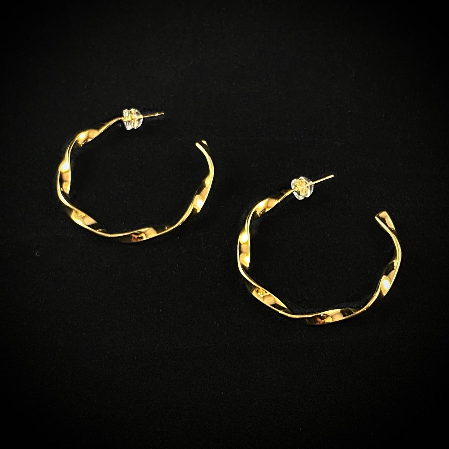 Minimal Gold Twisted Hoop Earrings - 3Souls