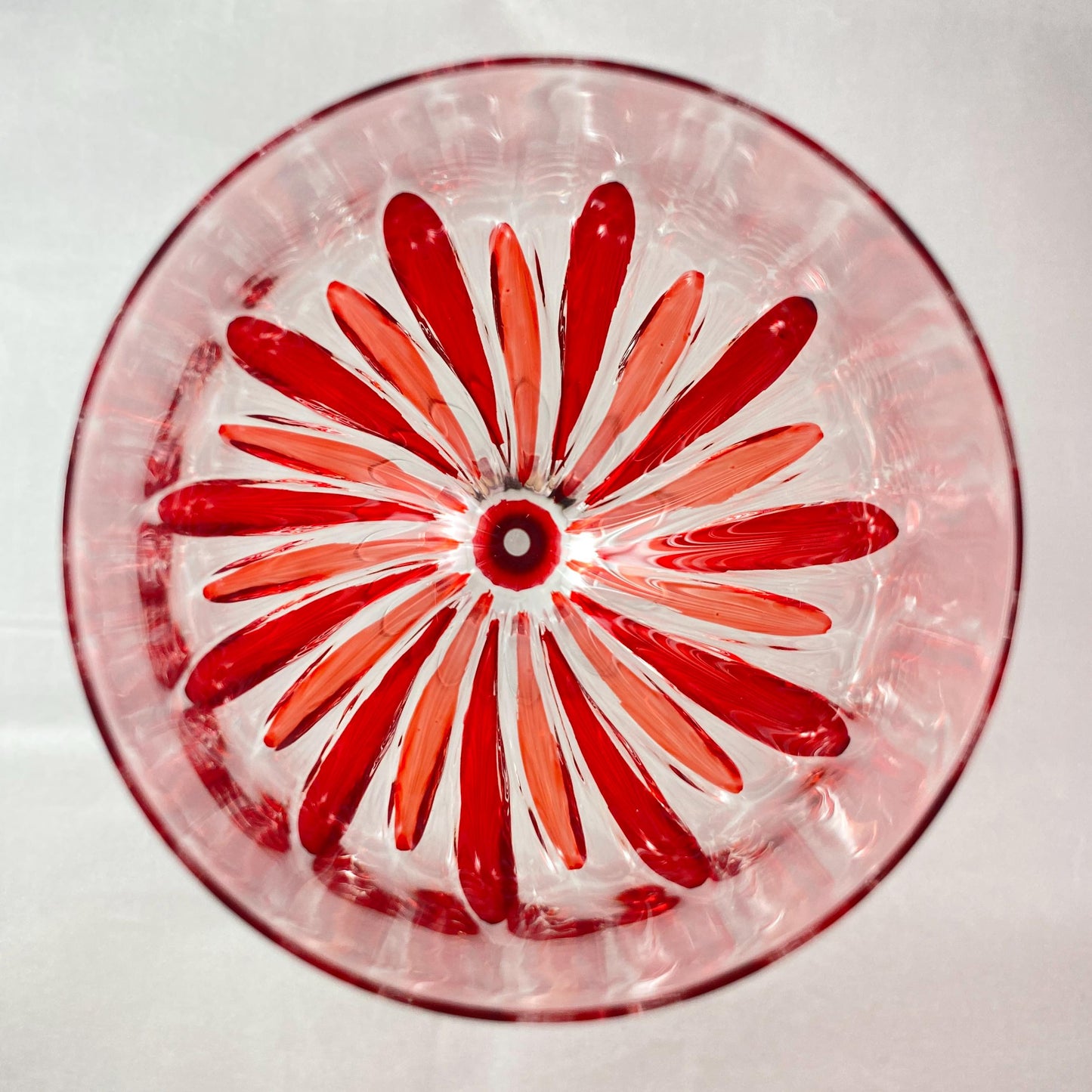 Red Holiday Incanto Venetian Glass Wine Glass - Handmade in Italy, Colorful Murano Glass