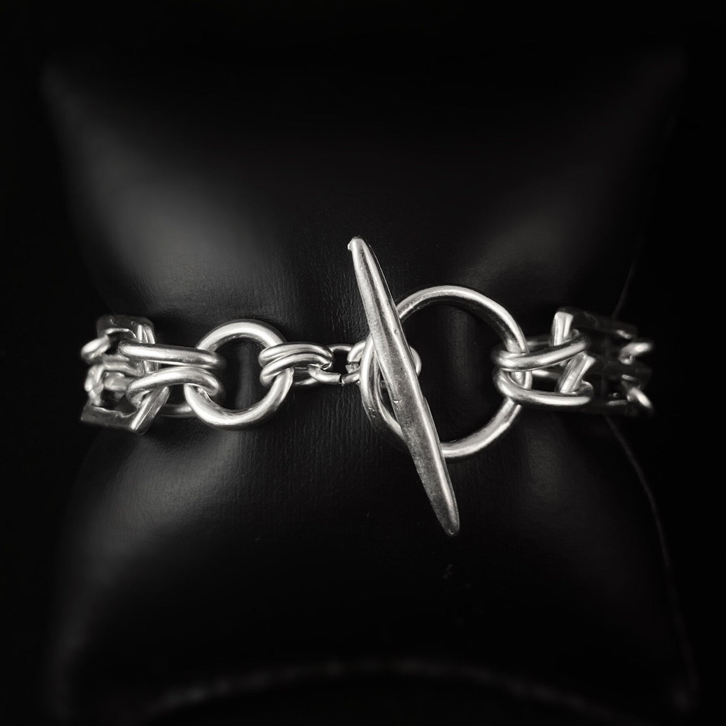 Silver Chain Link Bracelet with Toggle Closure, Handmade, Nickel Free - Noir