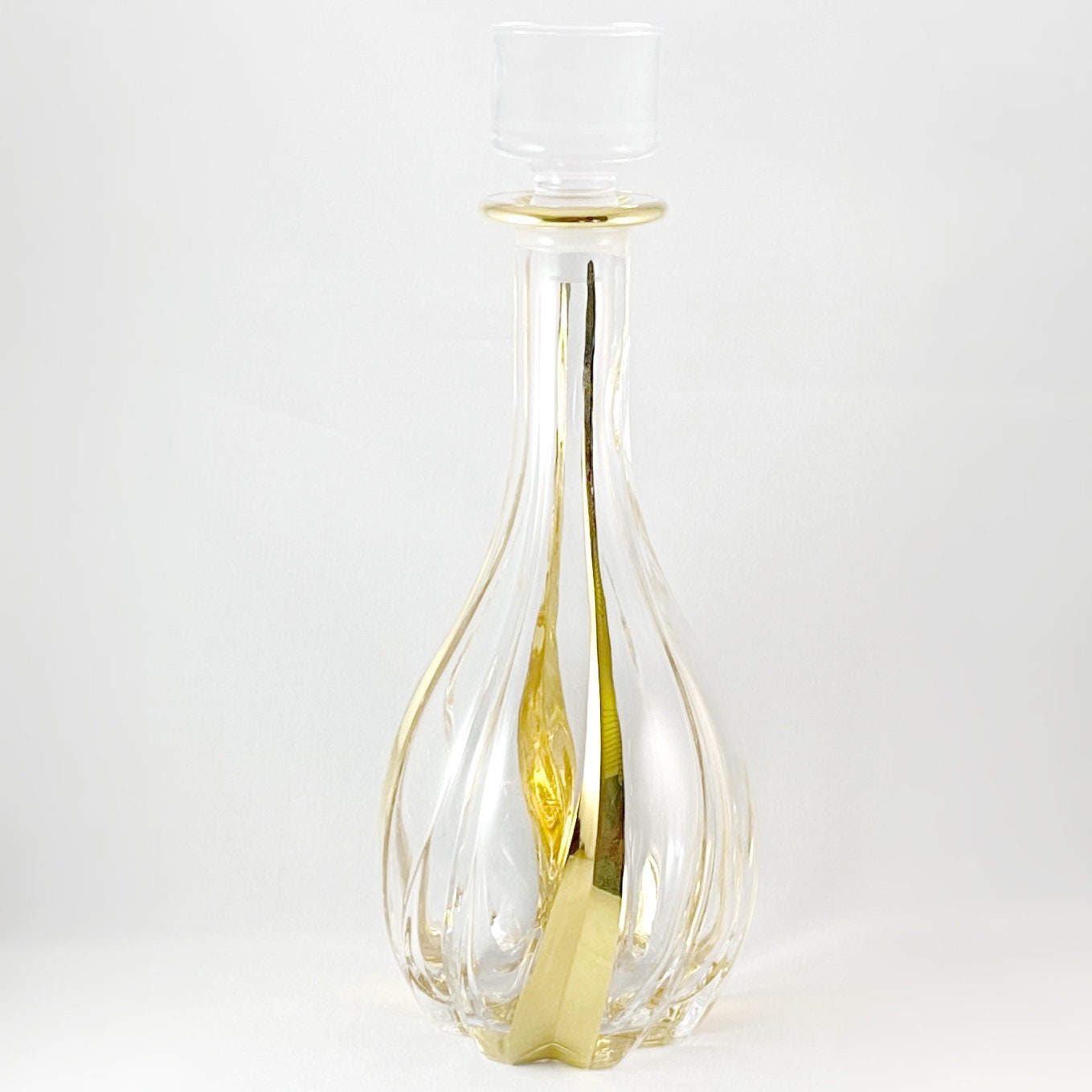 Trix Gold Whiskey Decanter, 24kt Gold Venetian Glass Whiskey Decanter  - Handmade in Italy, Colorful Murano Glass
