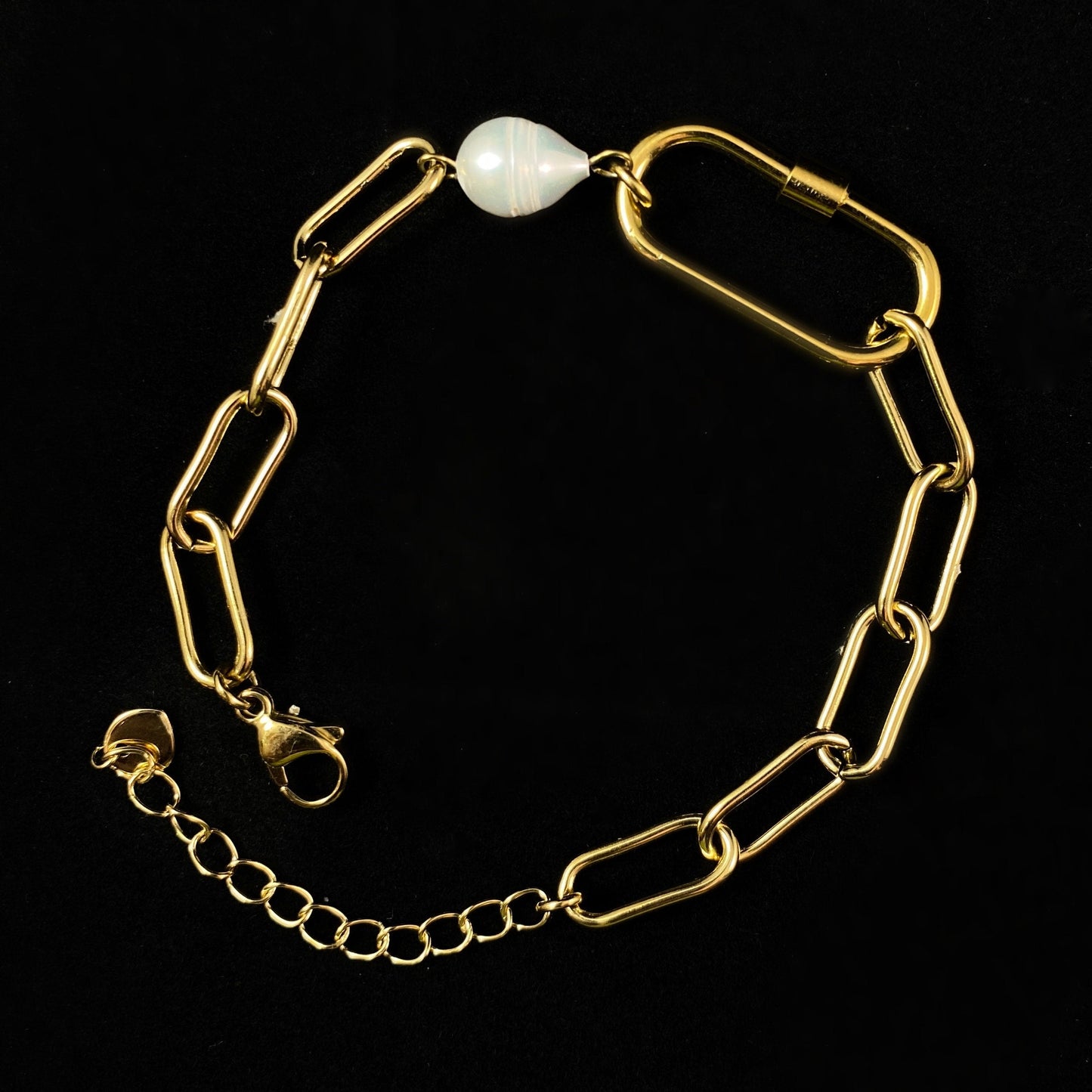White Pearl Bracelet with Chunky Gold Chain and Decorative Chain Link Accent
