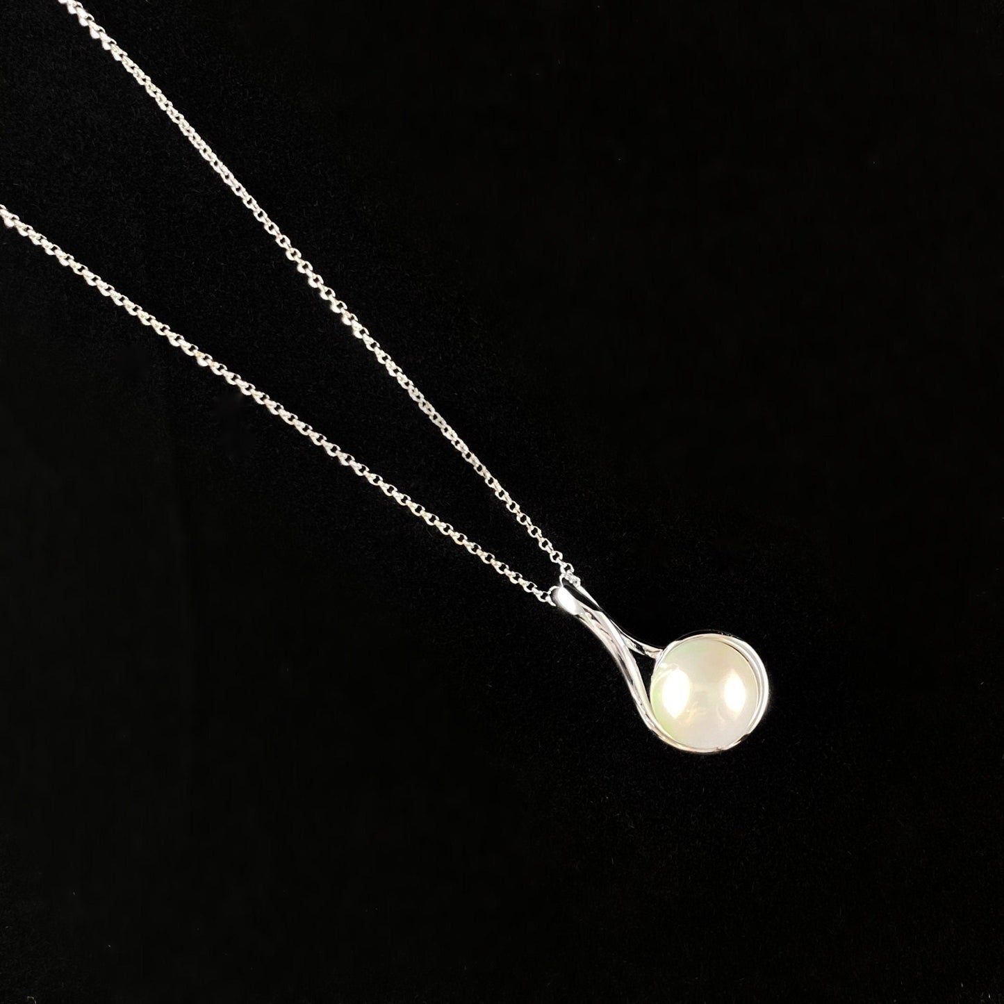 925 Sterling Silver and Large Pearl Pendant - Elle Jewelry