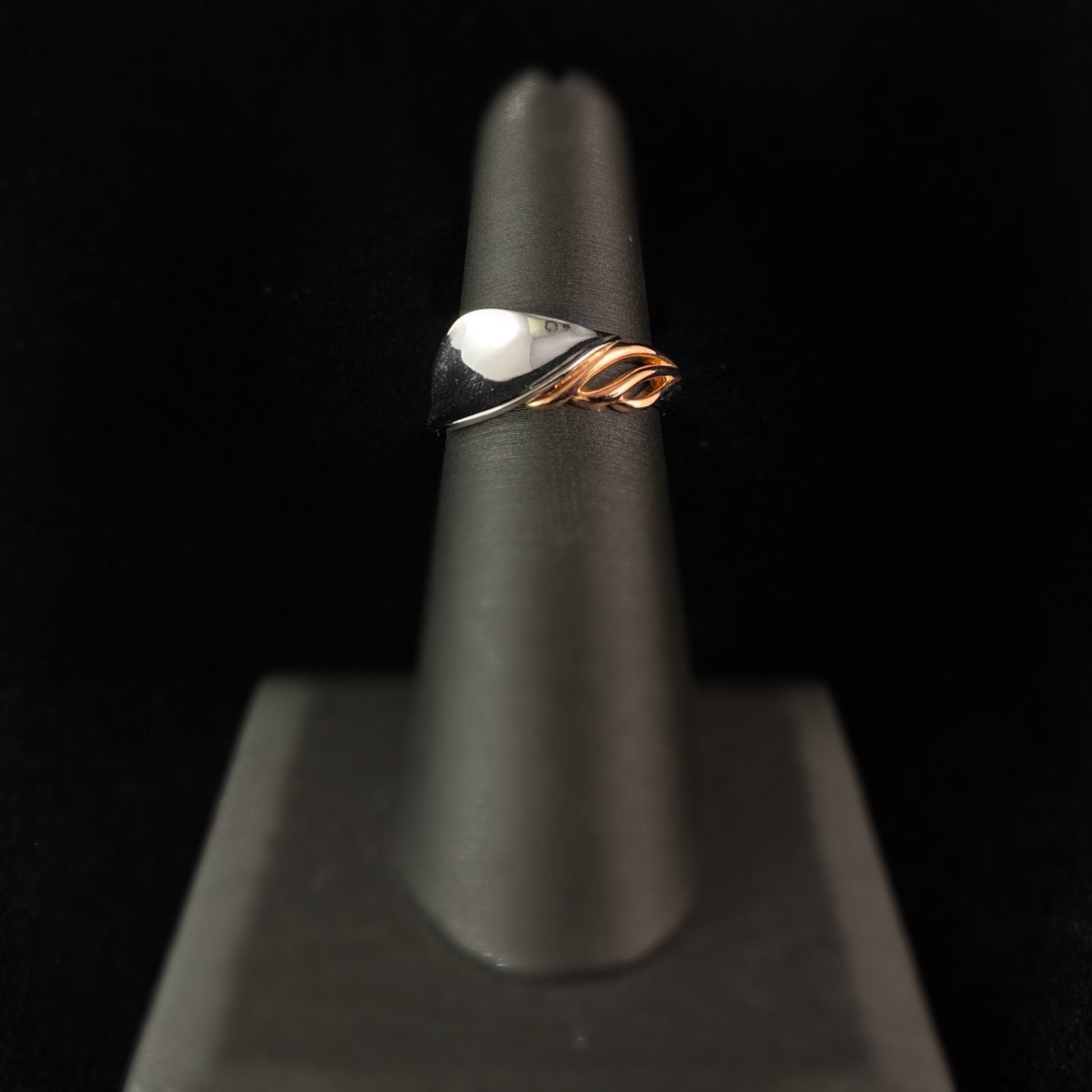 925 Sterling Silver and Rose Gold Petal-Shaped Ring - Elle Jewelry