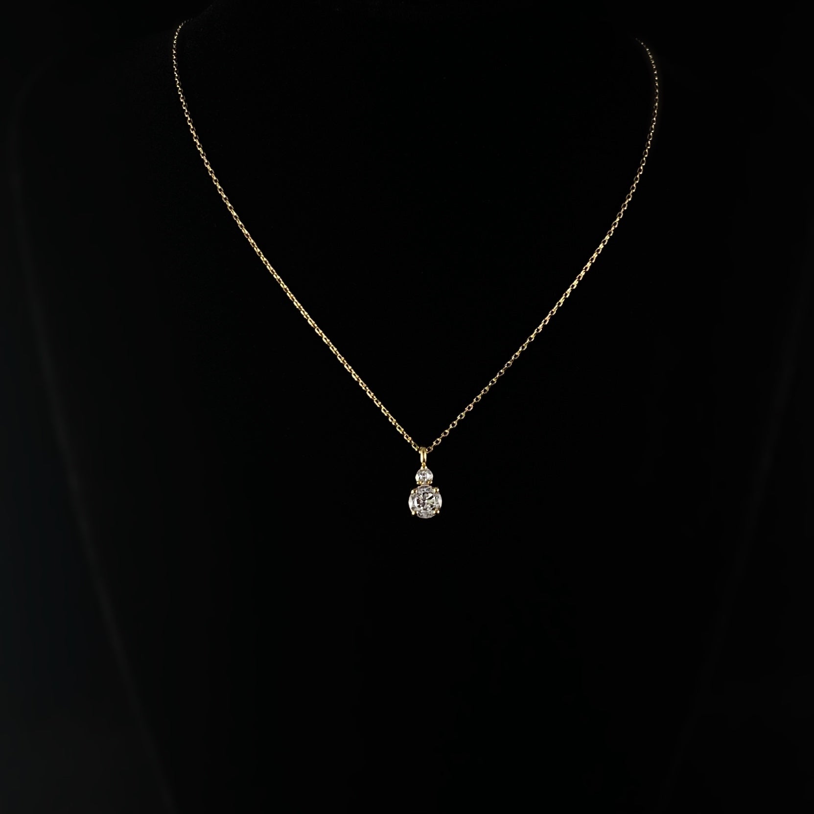 1pc Minimalist Metallic Round Pendant Necklace With Small Diamond For Women  | SHEIN