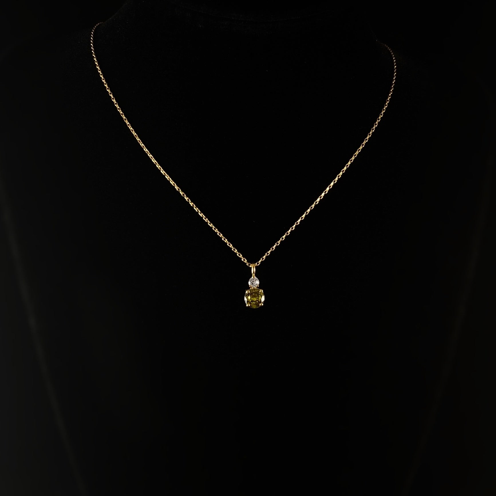 August Birthstone Necklace Peridot - Classic Gold Minimalist