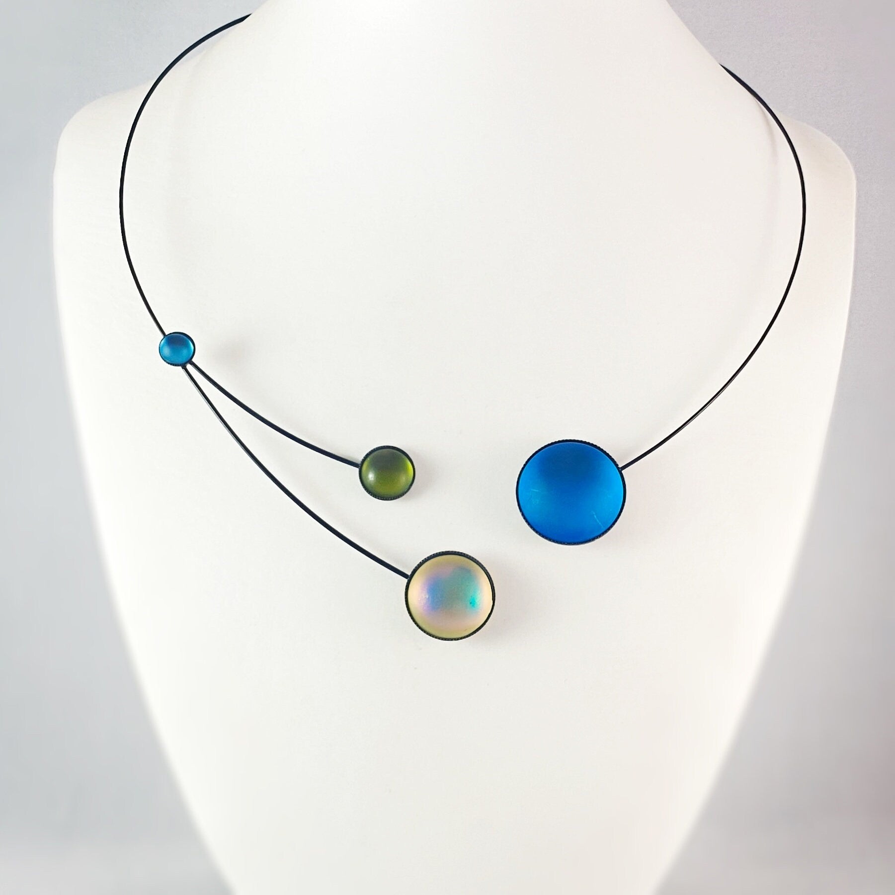 Black Memory Wire Floral Circle Necklace with Handmade Glass Beads, Hypoallergenic, Blue/Olive - Kristina