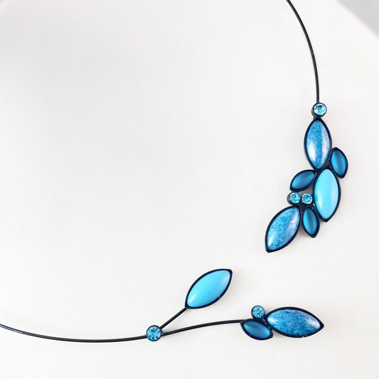 Black Memory Wire Floral Circle Necklace with Handmade Glass Beads, Hypoallergenic, Blue - Kristina
