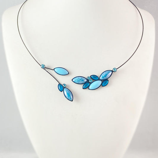 Black Memory Wire Floral Circle Necklace with Handmade Glass Beads, Hypoallergenic, Blue - Kristina