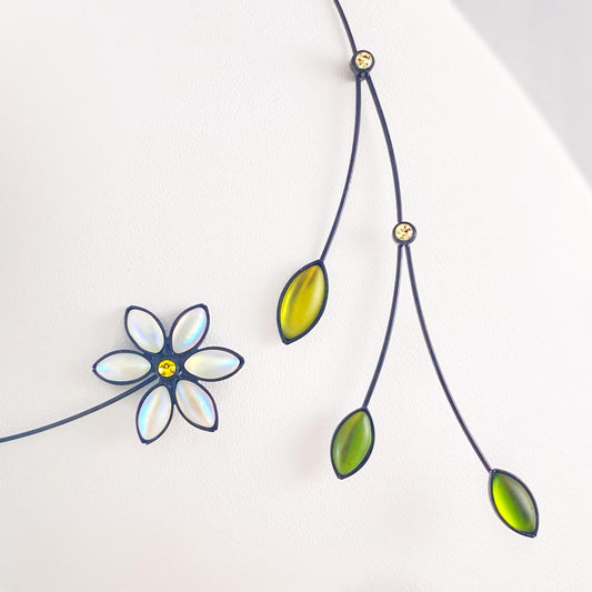 Black Memory Wire Lily Petal Necklace with Handmade Glass Beads, Hypoallergenic, Green - Kristina