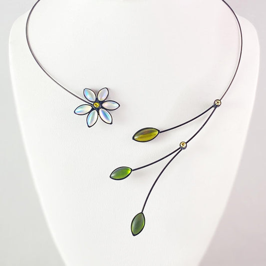 Black Memory Wire Lily Petal Necklace with Handmade Glass Beads, Hypoallergenic, Green - Kristina