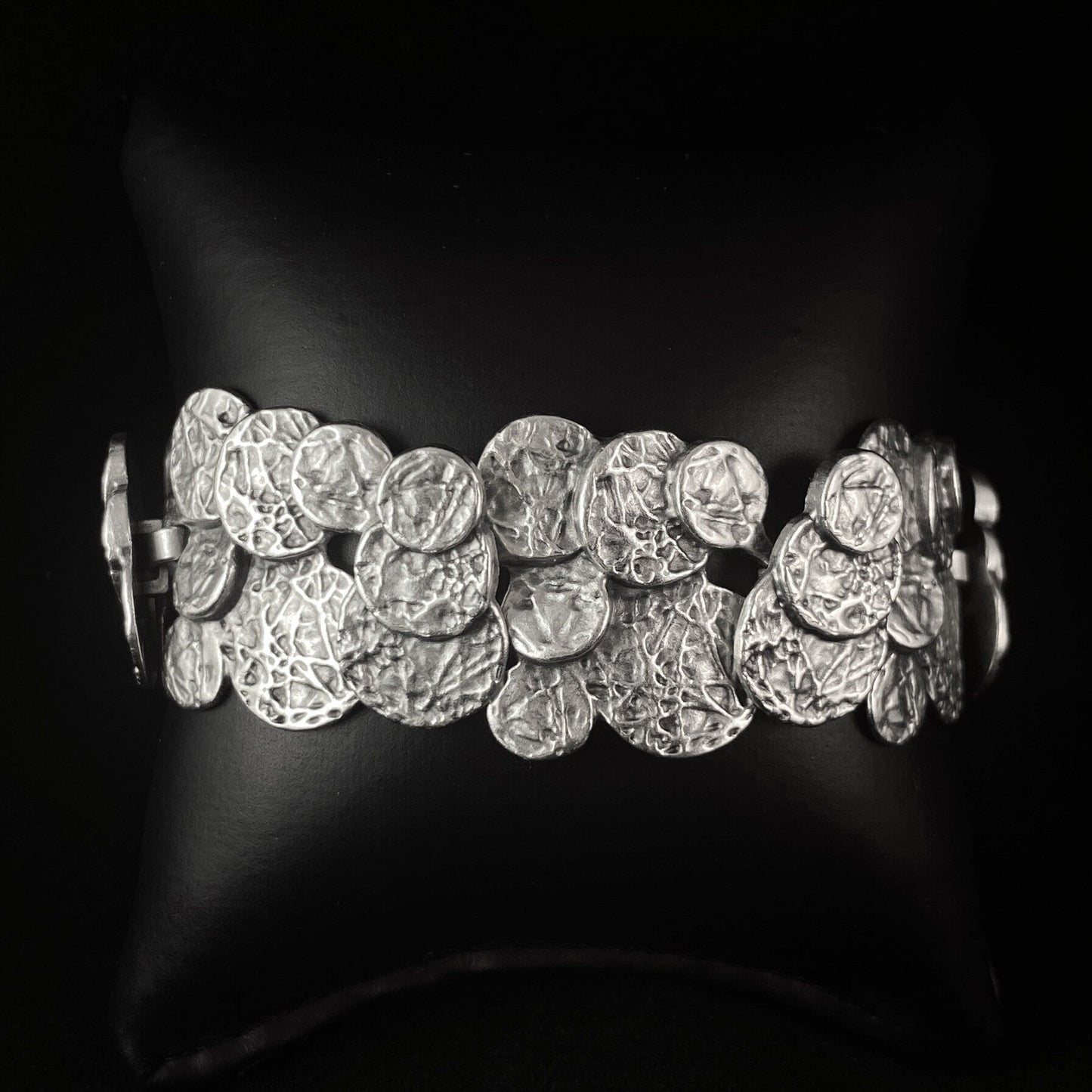 Chunky Silver Textured Circles Link Statement Bracelet, Handmade, Nickel Free-Noir