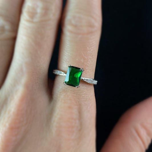 Elegant Silver Ring with Emerald Green Crystal - Size 7, Genevive