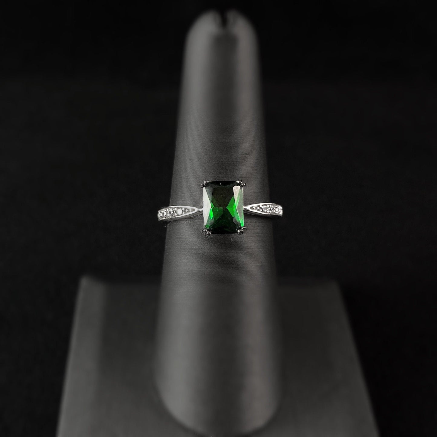 Elegant Silver Ring with Emerald Green Crystal - Size 7, Genevive