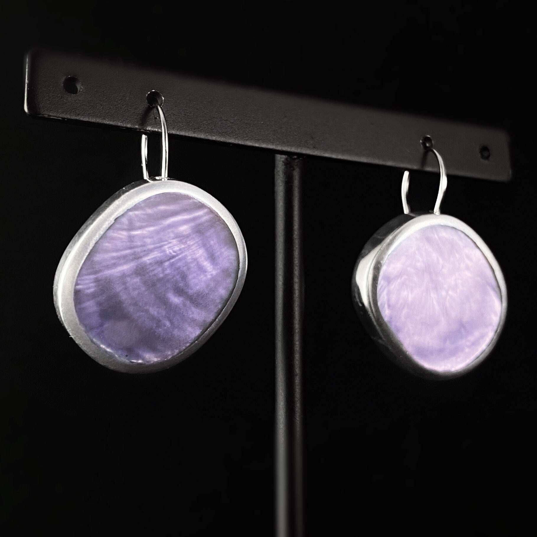 Handmade Resin and Shell Periwinkle Simple Earrings, Hypoallergenic - Origin