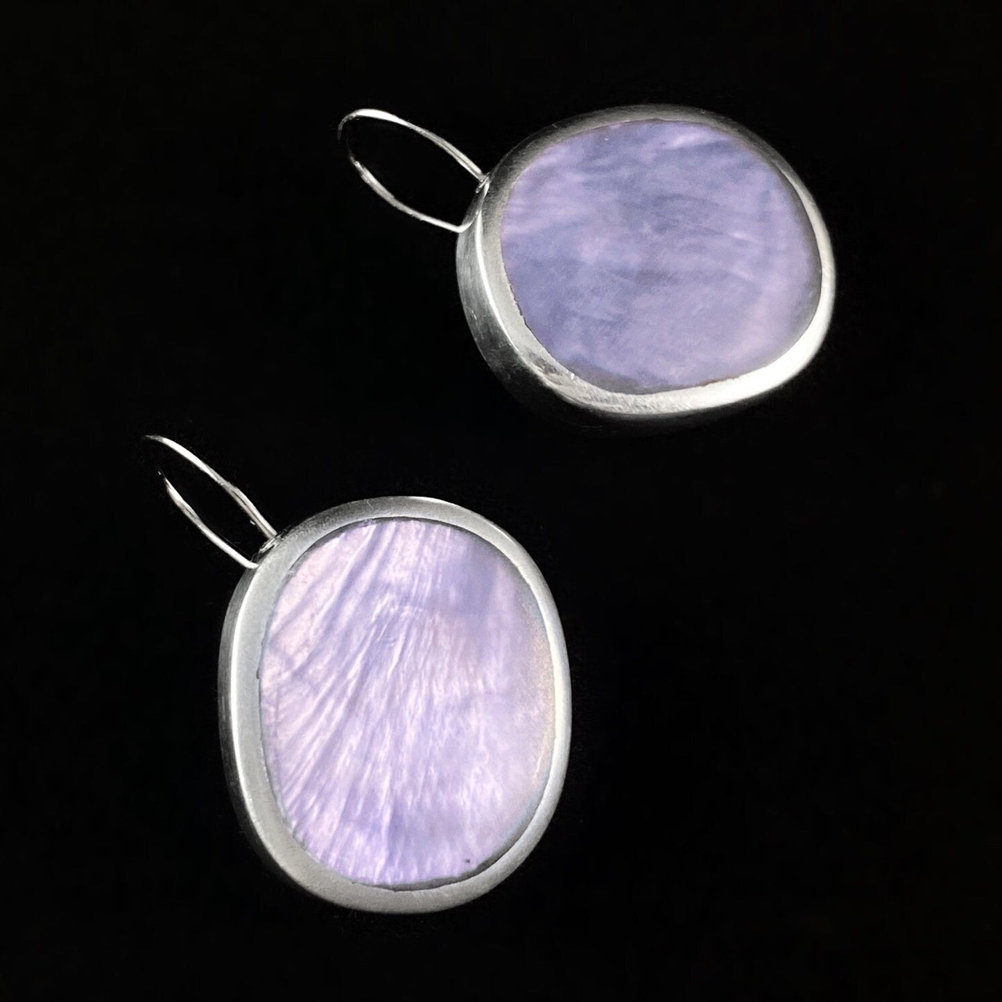 Handmade Resin and Shell Periwinkle Simple Earrings, Hypoallergenic - Origin