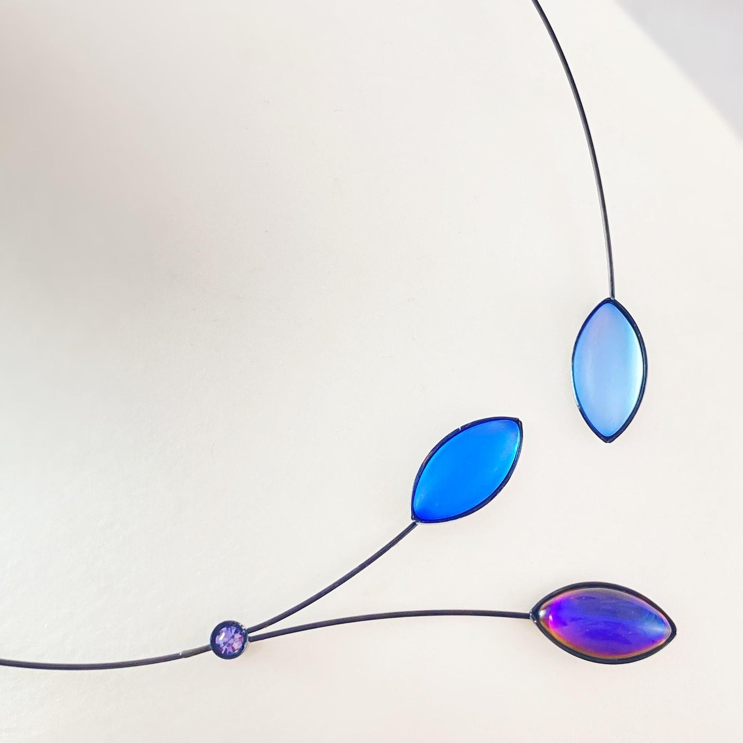 Black Memory Wire Floral Necklace with Handmade Glass Beads, Hypoallergenic, Blue/Purple - Kristina