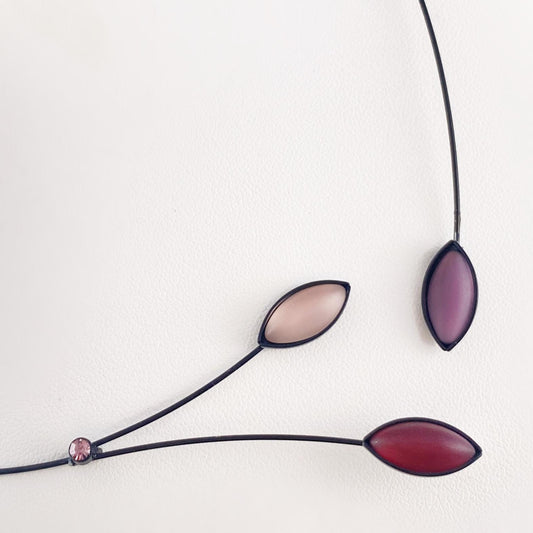 Black Memory Wire Floral Necklace with Handmade Glass Beads, Hypoallergenic, Violet - Kristina