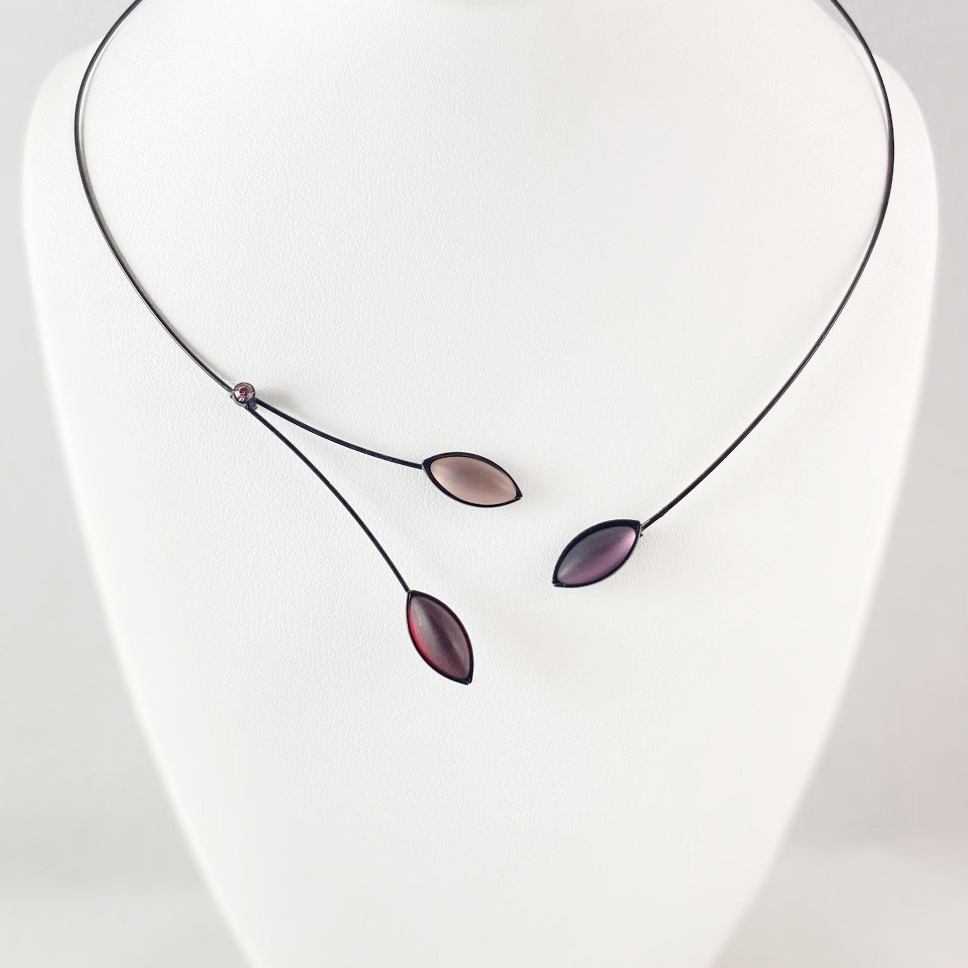 Black Memory Wire Floral Necklace with Handmade Glass Beads, Hypoallergenic, Violet - Kristina