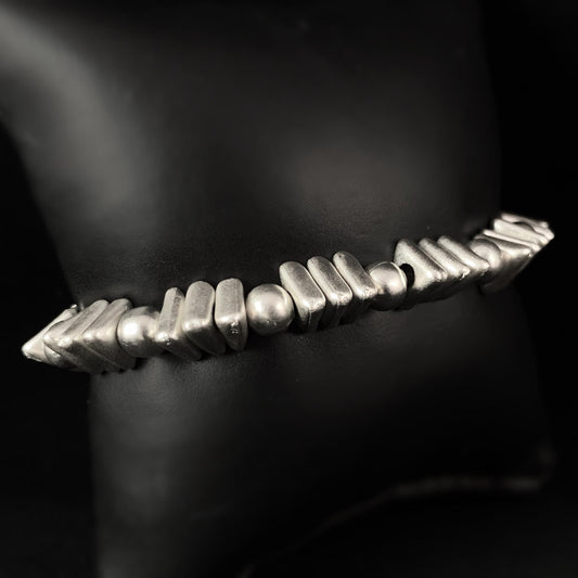 Echoes of Geometry Silver Beaded Bracelet, Handmade, Nickel Free - Noir