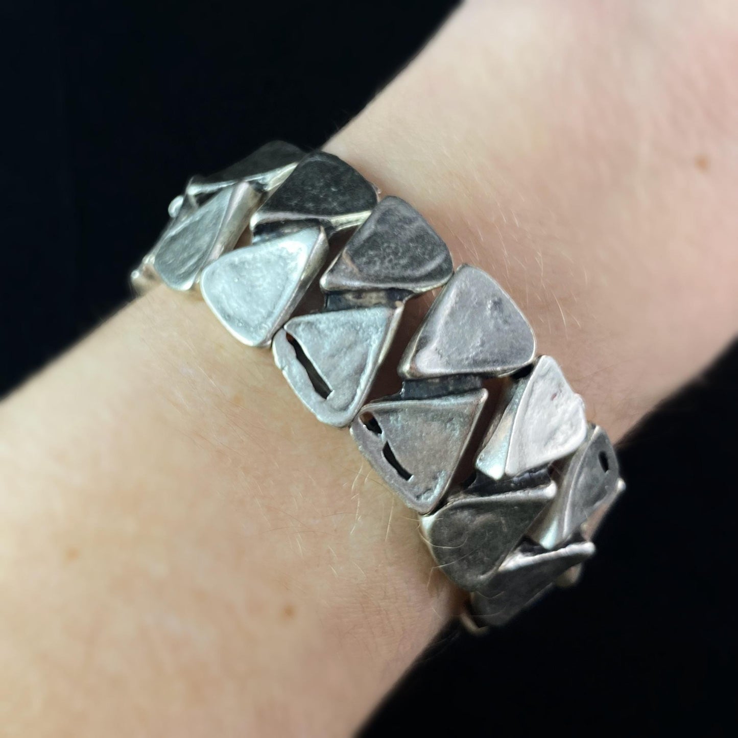 Silver Beaded Triangles Bracelet, Handmade, Nickel Free - Noir