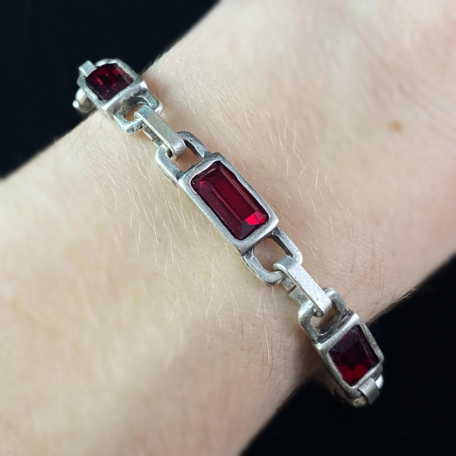 Silver Chain Link Bracelet with Red Crystals, Handmade, Nickel Free - Noir