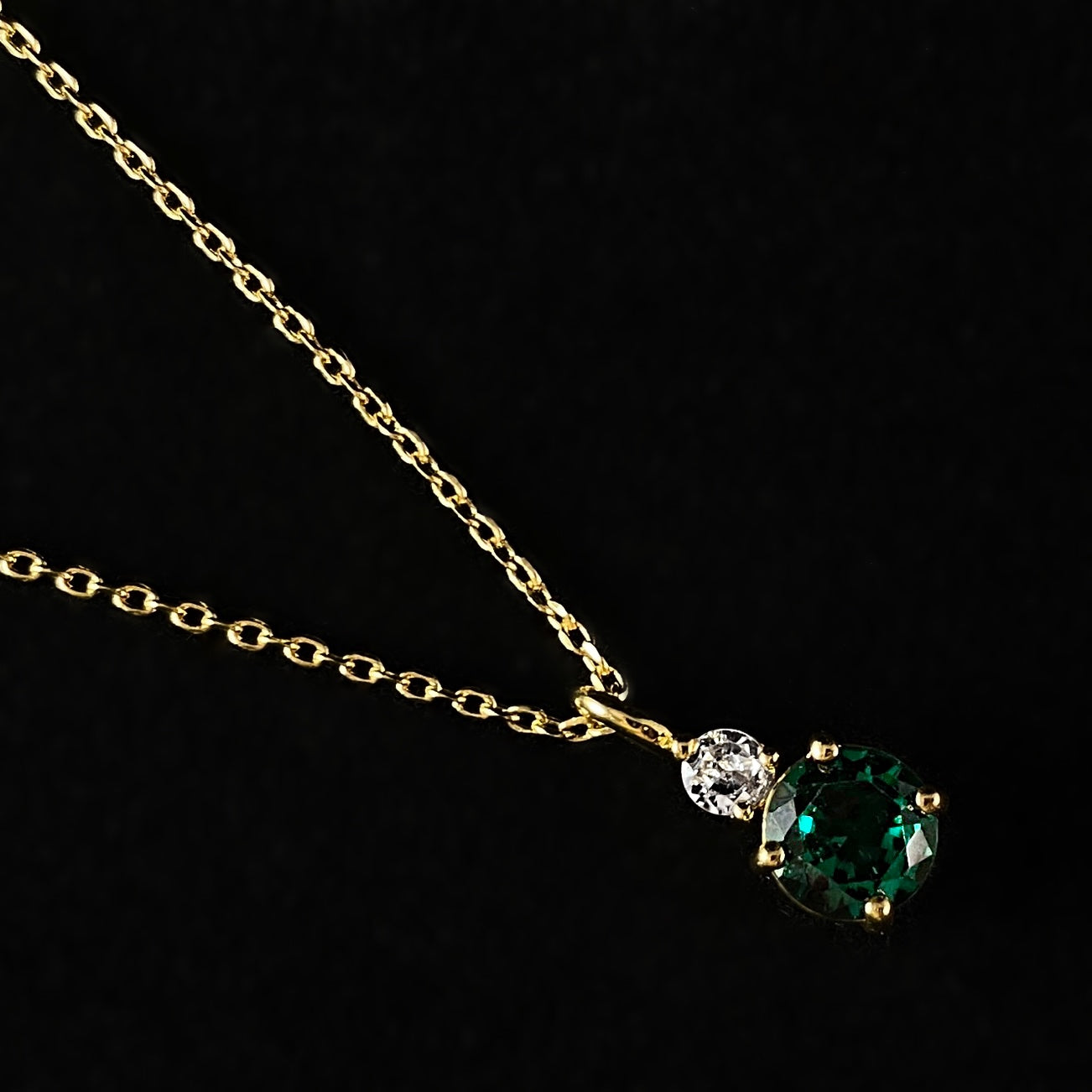 May Birthstone Necklace Emerald - Classic Gold Minimalist