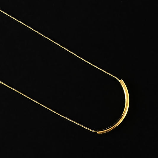 Minimal Gold Curved Bar Personality Pendant Necklace -