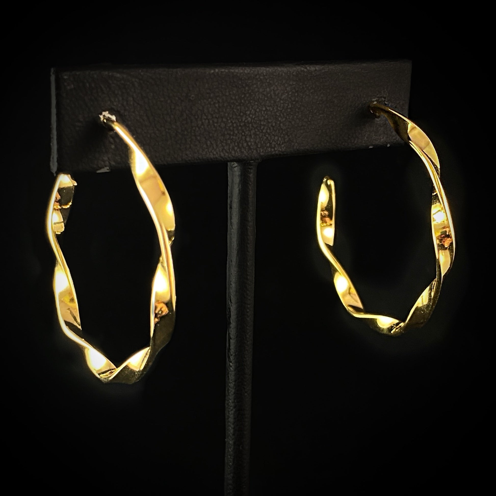Minimal Gold Twisted Hoop Earrings - 3Souls