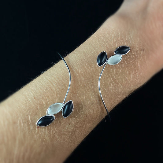 Silver Memory Wire Floral Bracelet with Handmade Glass Beads, Hypoallergenic, White/Black - Kristina