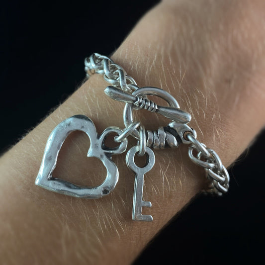 Silver Rope Chain Bracelet with Heart and Key Charms and Toggle Closure, Handmade, Nickel Free-Noir