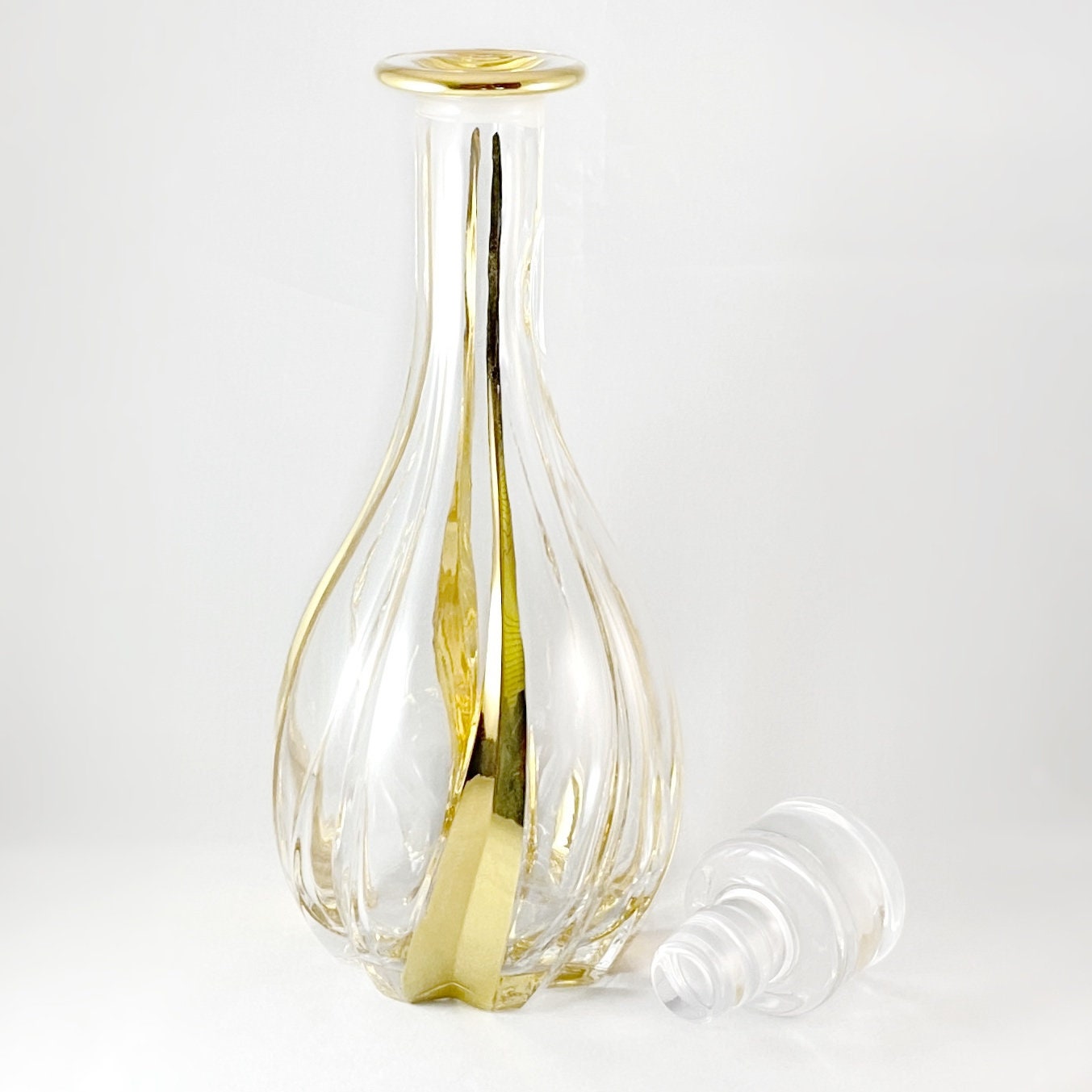 Trix Gold Whiskey Decanter, 24kt Gold Venetian Glass Whiskey Decanter  - Handmade in Italy, Colorful Murano Glass