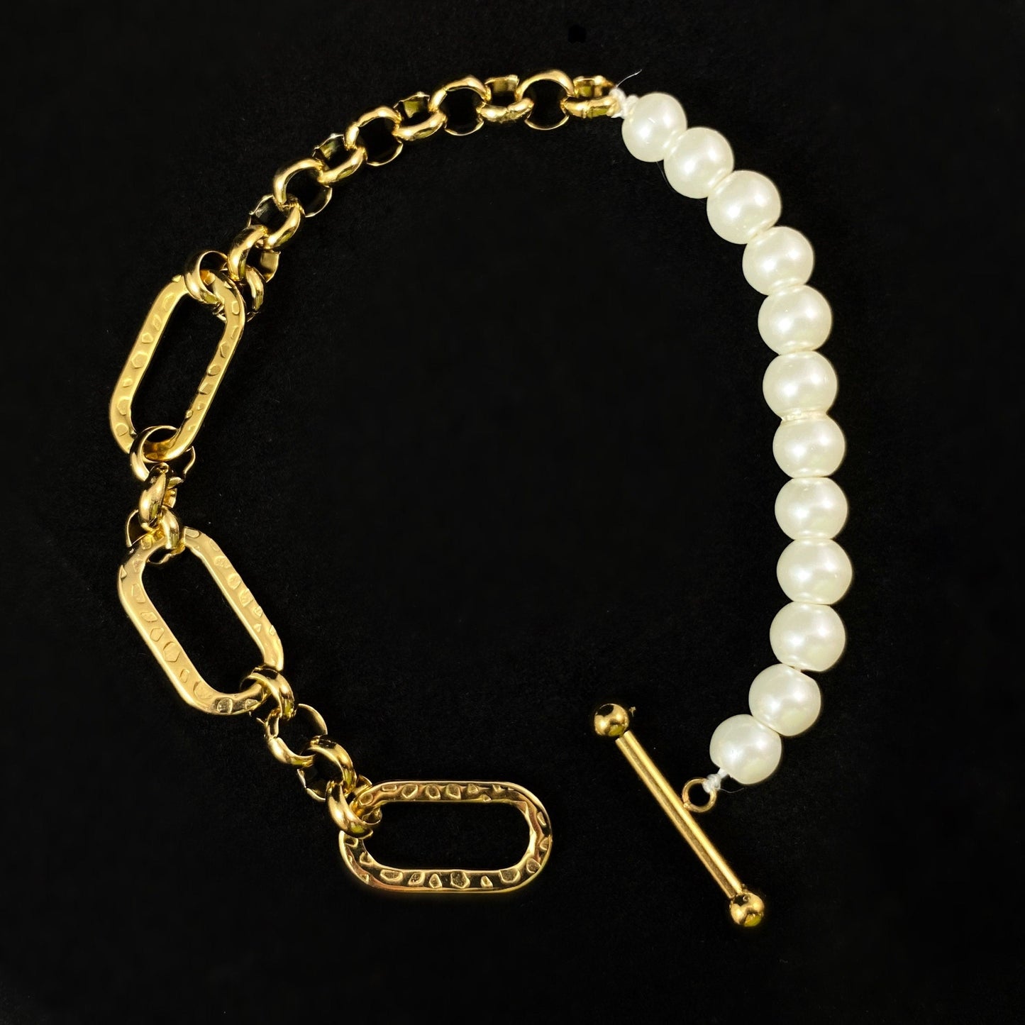 White Pearl Bracelet with Chunky Gold Chain and a Decorative Chain Link Toggle Clasp